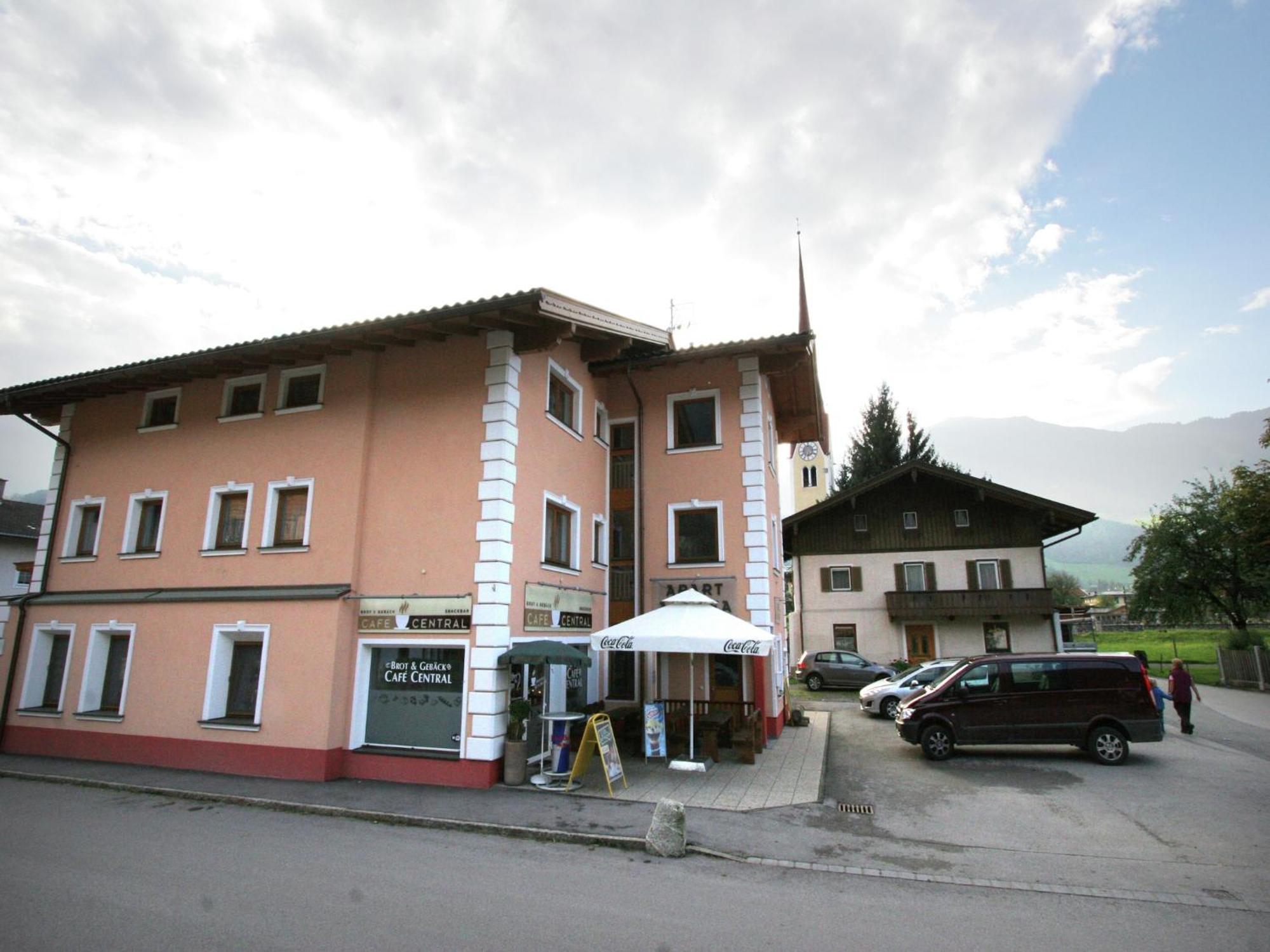Spacious Apartment In Uderns Near Ski Area Exterior photo